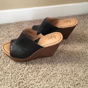 Black wedges
