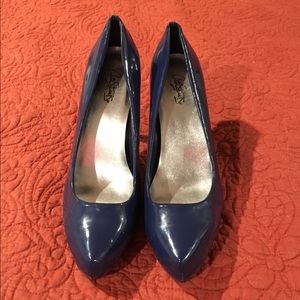 Navy blue pumps