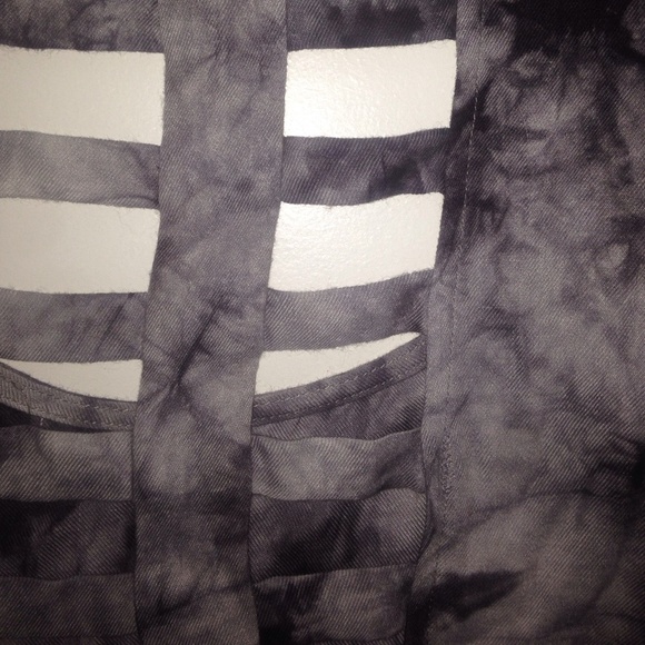 Grey TieDye Crop - Picture 3 of 3