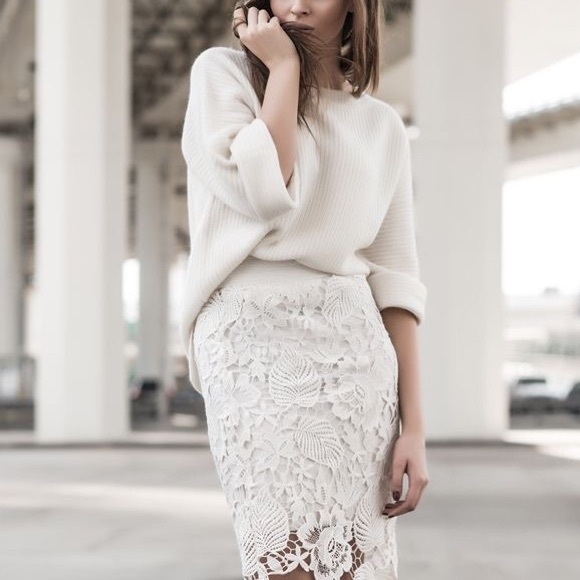 Bundled . Elie Tahari lace skirt . 3x HP 🌸 - Picture 4 of 4
