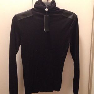 Long sleeve turtleneck