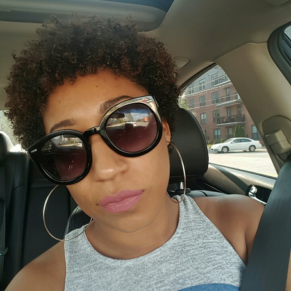 Meet your Posher, Gabrielle - Picture 3 of 4