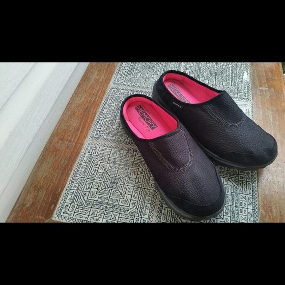 Black sketchers