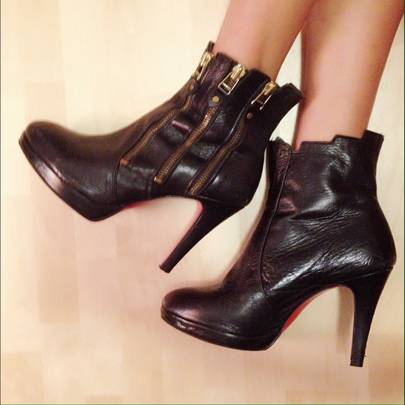 [SOLD] Zipper Detail Real Leather Ankle Booties - Picture 1 of 2