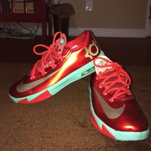 Nike KD VI “Christmas"