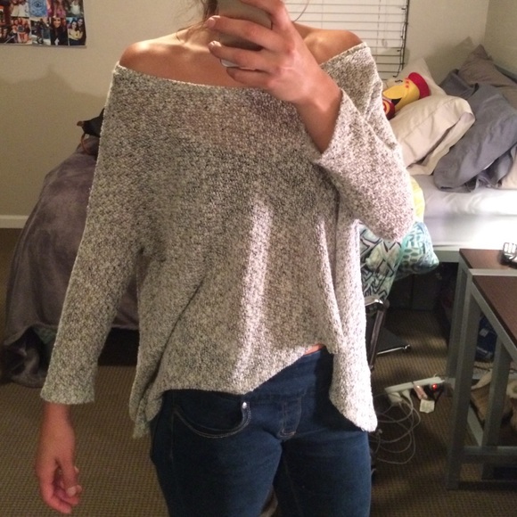 Grey off the shoulder sweater✨