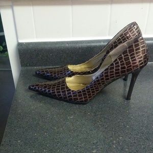 Brown croco pointy toe shoes, gently worn