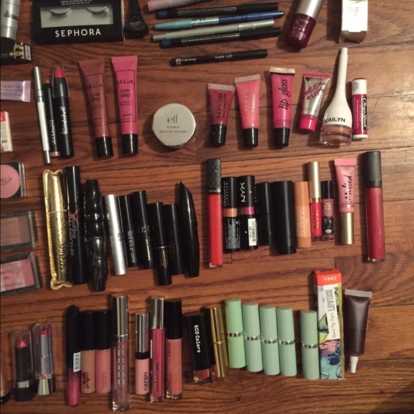 Makeup bundle - Picture 2 of 4