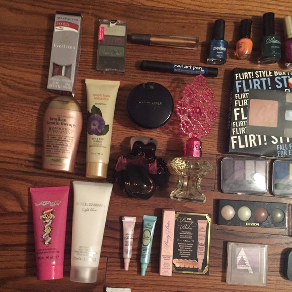 Makeup bundle - Picture 4 of 4