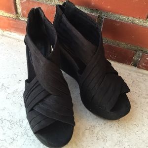 Black velvet  Wedges