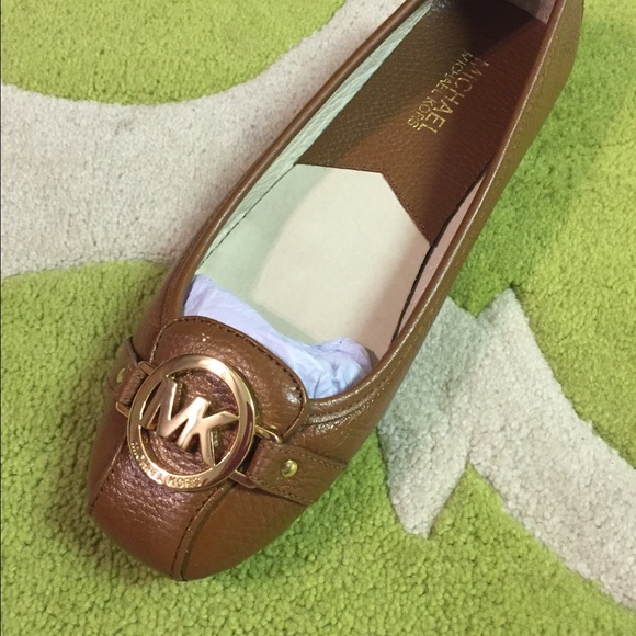 Michael Kors flats ✨New with tags✨ - Picture 2 of 4
