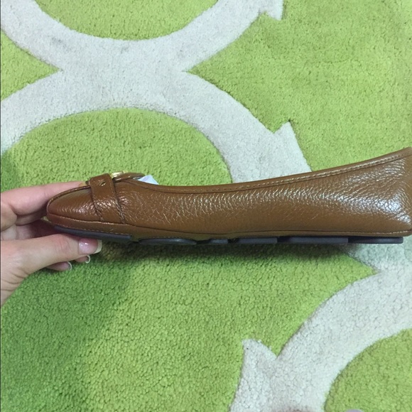 Michael Kors flats ✨New with tags✨ - Picture 3 of 4