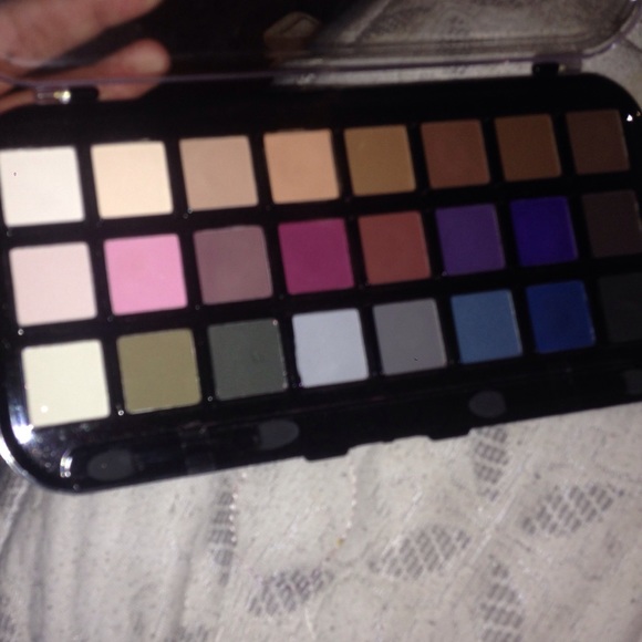 Matte - Picture 1 of 3