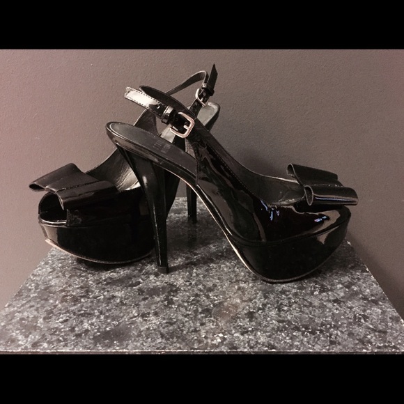 Stuart Weitzman size 5.5 shoes!!