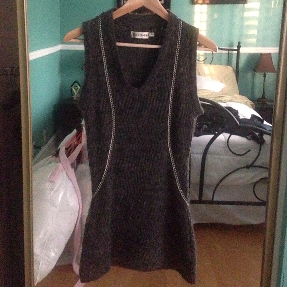 Chained Sweater - Picture 1 of 3