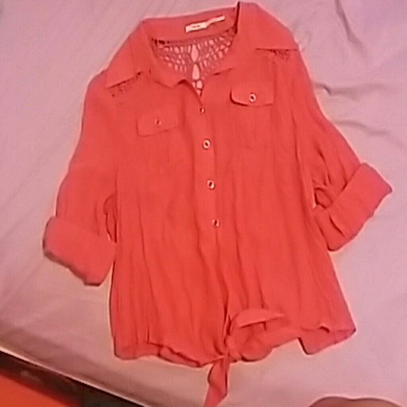 Salmon color top size L but fits a S / M