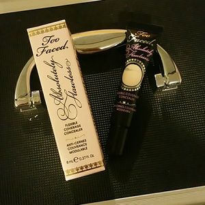 Too faced concealer
