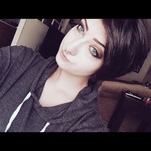 Meet your Posher, Alicia