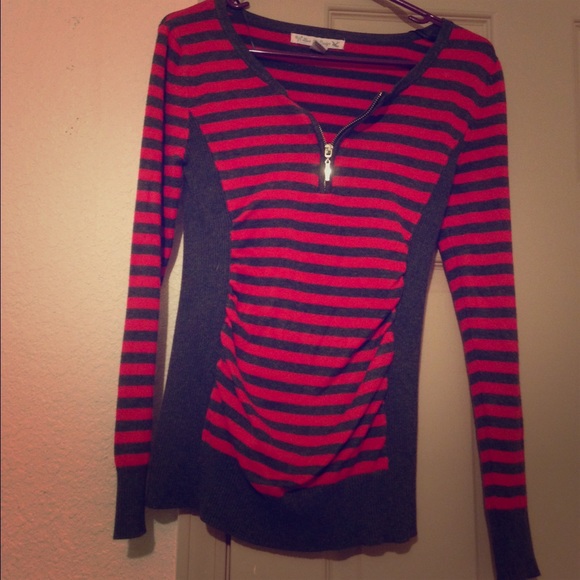 Long sleeved half zip up shirt😊