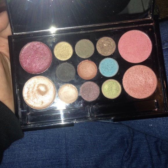 Eyeshadow, lipstick, & blush kit! - Picture 1 of 1
