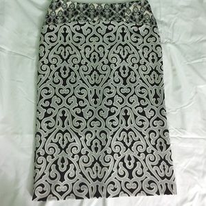 New York&Company Black and white skirt