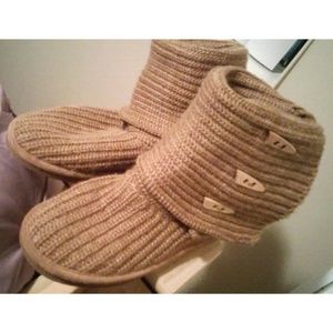 Knitted Bear Paw boots