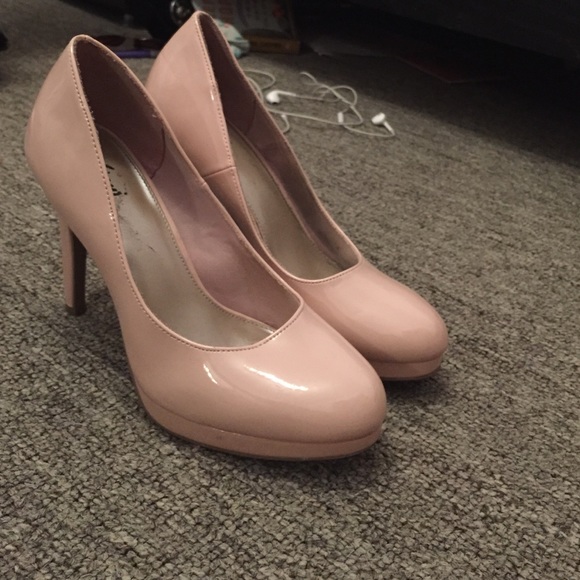 Nude heels , size 5 and a half - Picture 1 of 4