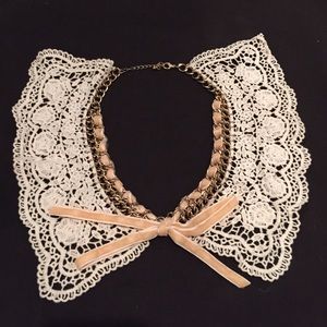 Collar like necklace