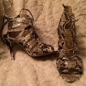 New Nine West nude snake