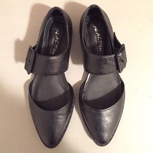 Kenneth Cole Reaction Pipe Razzi Flat