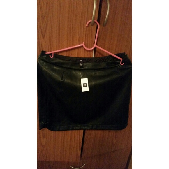 Gap black faux leather skirt
