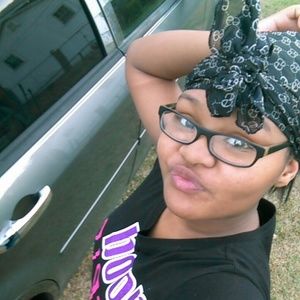 Meet your Posher, Lacey