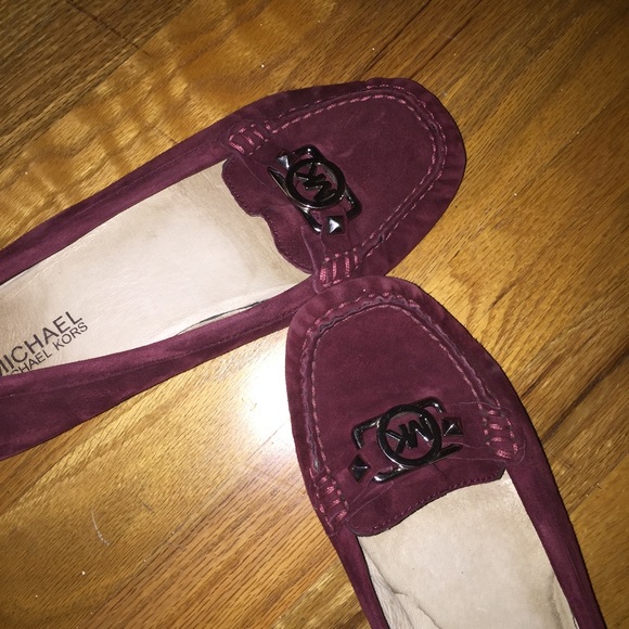 • DELETING TODAY• LIKE NEW MICHEAL KORS FLATS