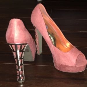 Coral Pumps with Gold Detail