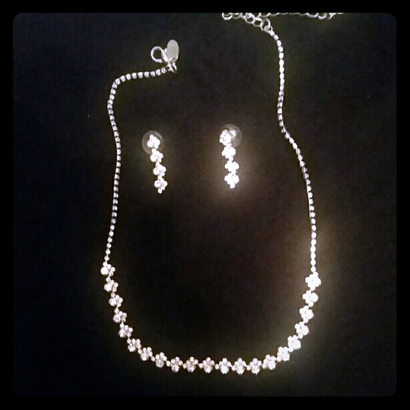 Necklace and earring set