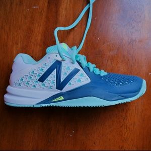 New Balance White/Navy Women's Sneaker sz 5.5