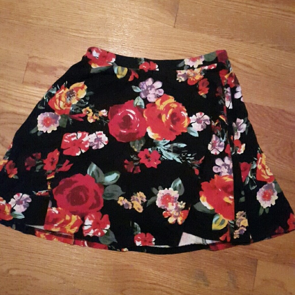 Mini cute floral skirt