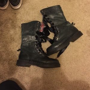 Dr martens triumph black boots