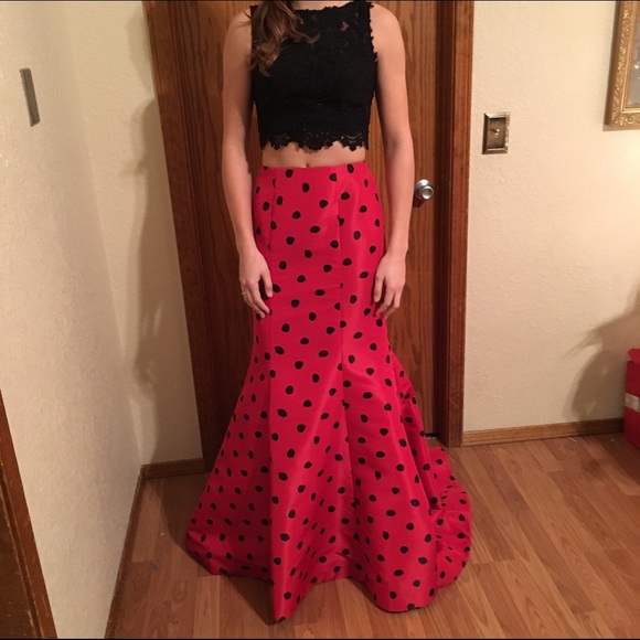 SOLD❣❣❣❣Sherri Hill 21265 Red Size 2 - Picture 1 of 3
