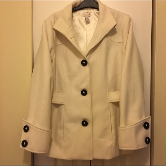 🎁Chicos white coat with black buttons