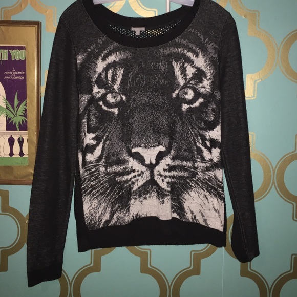 Long sleeve tiger sweater