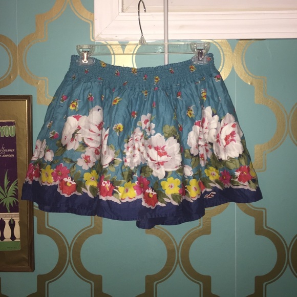 Super cute Hollister skirt