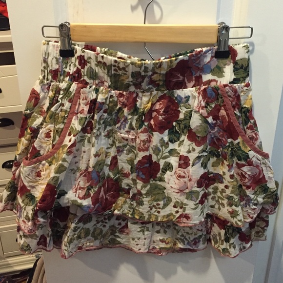 ✨LOWEST✨ Xhilaration Floral Skirt
