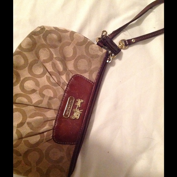 Medium size Coach wristlet