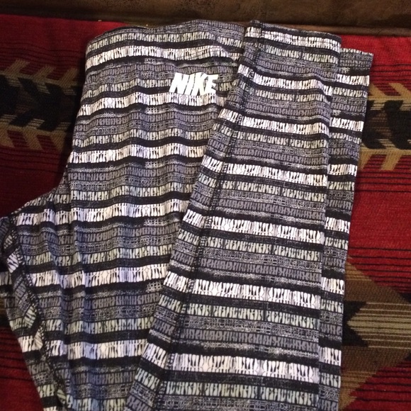 Nike yoga leggings
