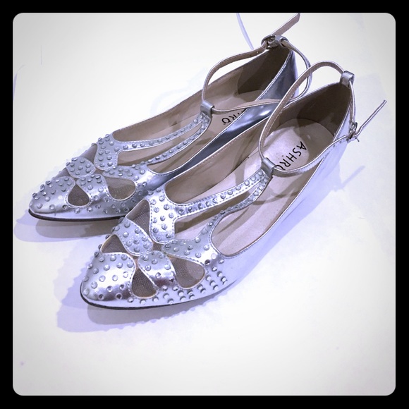 Kitten heels