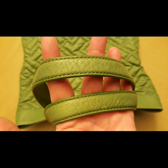 Additional TB tote photos - Picture 1 of 4