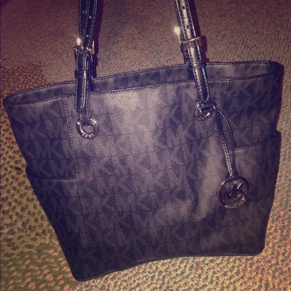 Authentic Michael kors purse/wallet