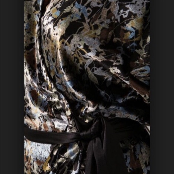 SALE DVF Floral Silk Velvet Wrap Dress. Stunning - Picture 2 of 2