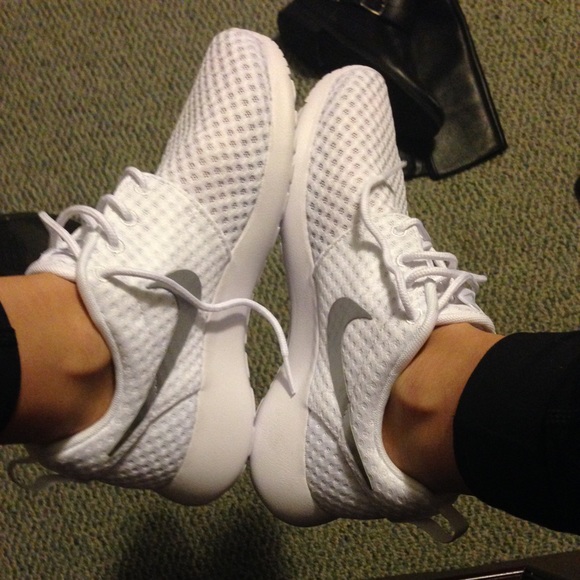 Nike Shoes - Roshe runs